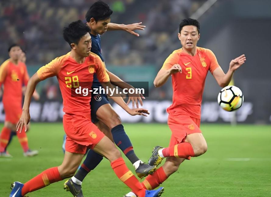 看懂五大联赛战术板：从阵型图到临场调整的观赛入门指南